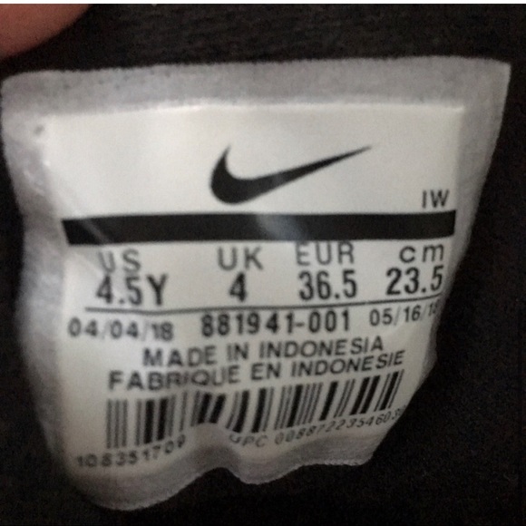 Nike Youth team hustle basketball shoes - Picture 3 of 3